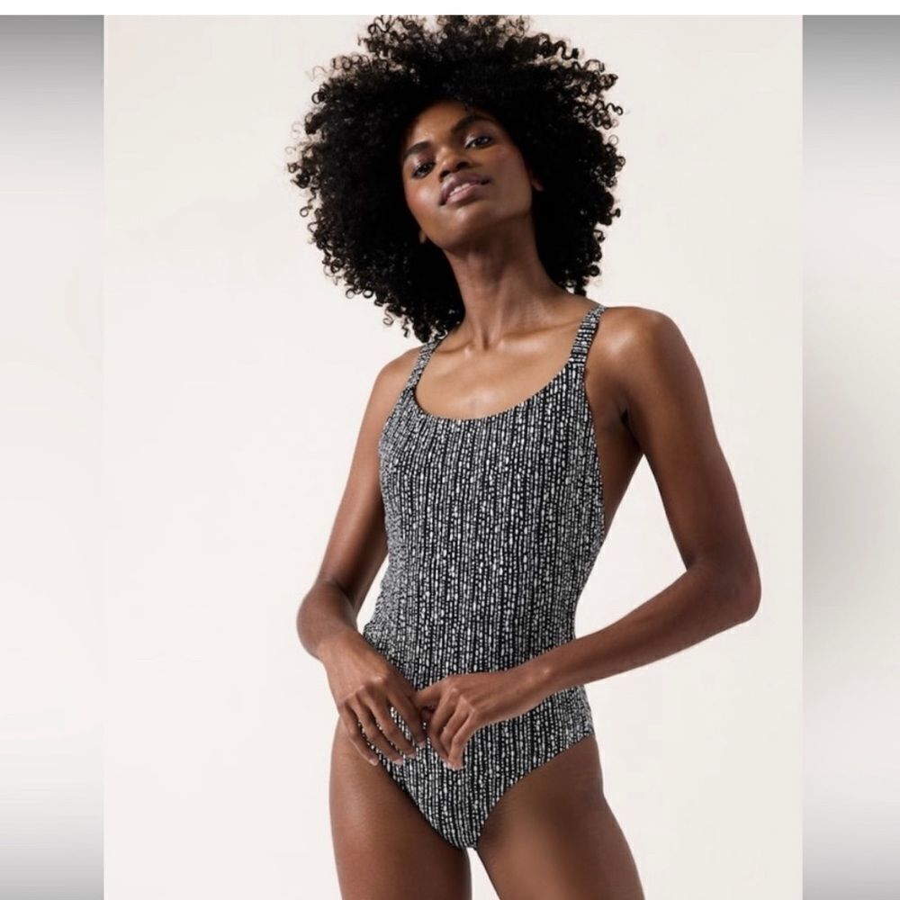 NWT Athleta Hermosa One Piece Swimsuit Extra  Small Petite A-C Cups. Black white